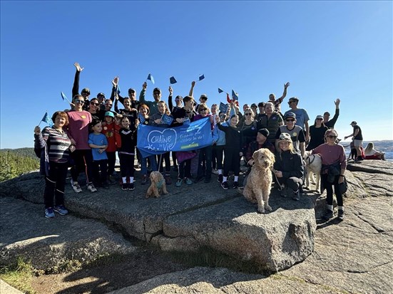 Marcher au sommet du sentier Eucher pour rendre hommage aux enseignants   