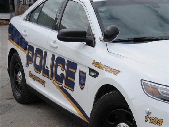 Un véhicule incendié et des coups de feu à La Baie