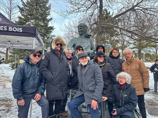 Normandin rend hommage à André « Dédé » Fortin avec une sculpture commémorative