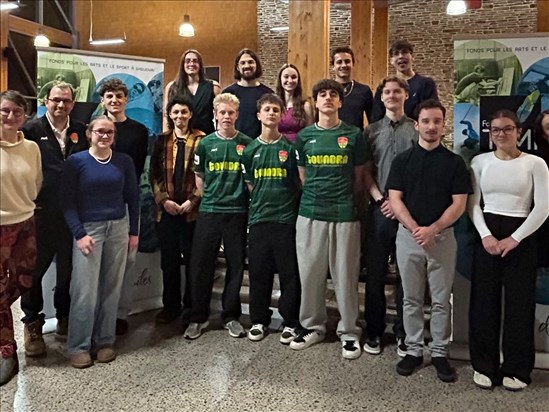 16 artistes et sportifs saguenéens récompensés   