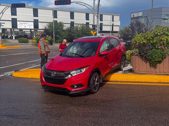 Collision entre deux véhicules et une jeune femme à Jonquière 