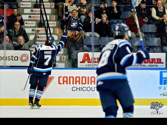 Victoires convaincantes des Sags et des Marquis