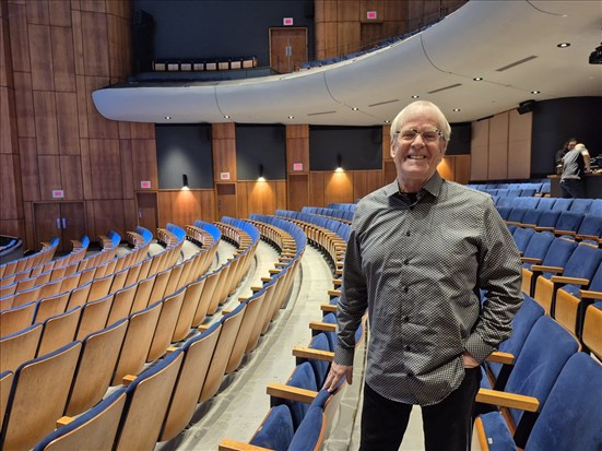Le spectacle de Serges Turbide rend hommage à 22 grands noms de la chanson