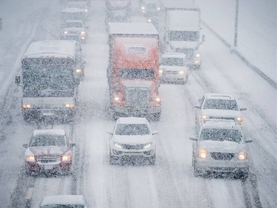 Une collision entre deux voitures complique la circulation à Saguenay