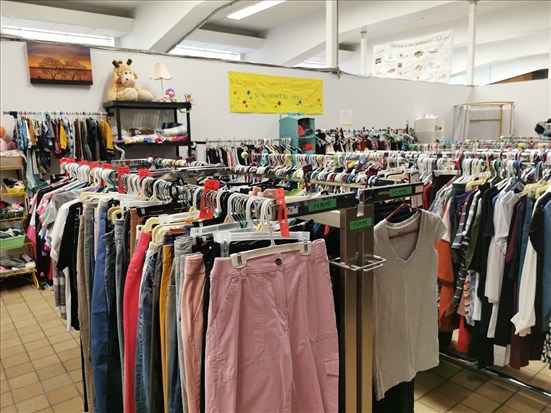 Deux comptoirs vestimentaires de Chicoutimi resteront ouverts