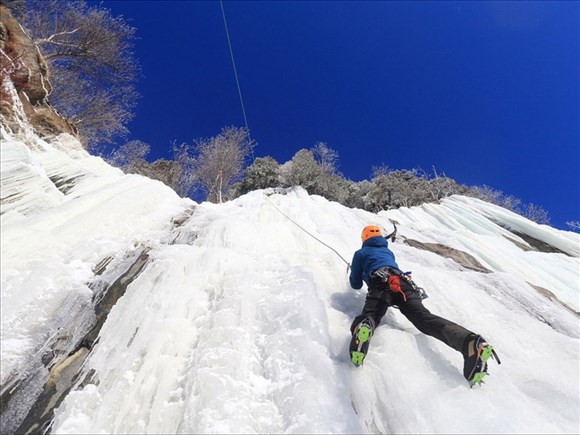 L’escalade sur glace, un sport de plus en plus populaire