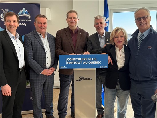 Québec inaugure un immeuble de 52 logements sociaux à Jonquière