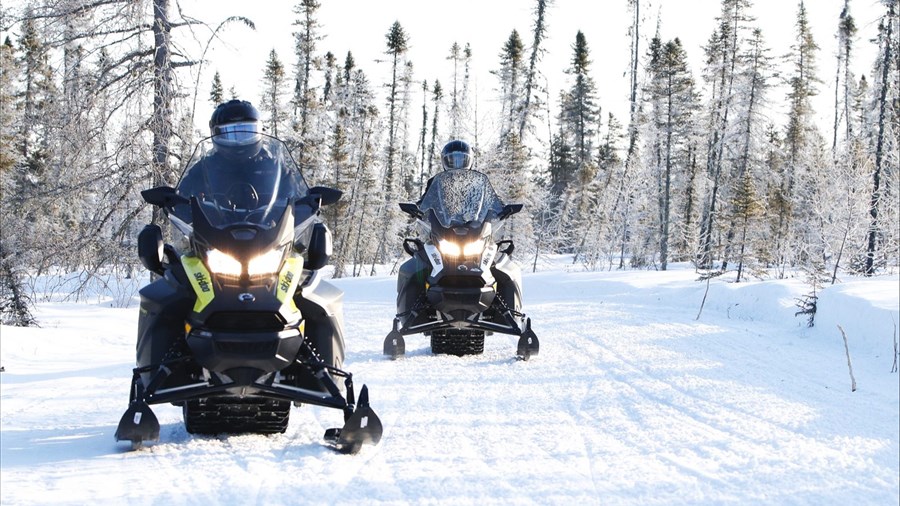 Accident de motoneige à Saint‑Jean‑Vianney : un motoneigiste décédé