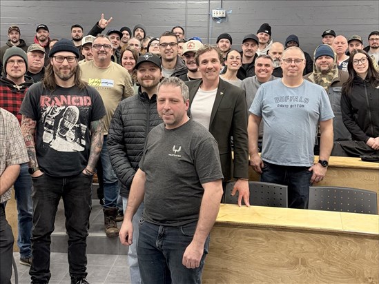 Les employés font une demande au député Yannick Gagnon