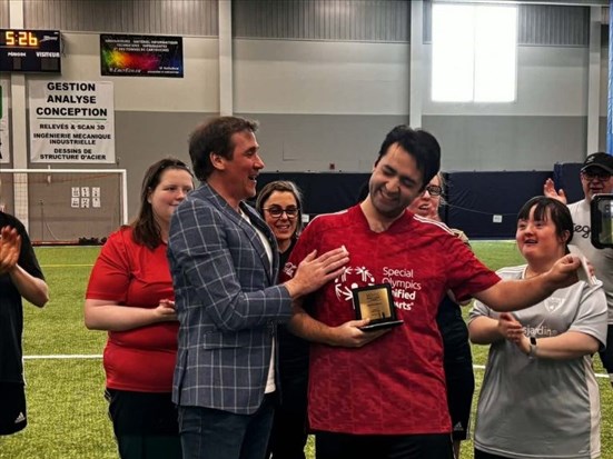 Olivier Martel, un modèle de détermination honoré à Saguenay