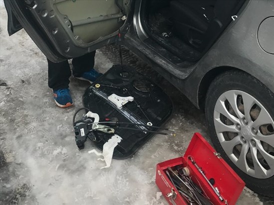 Il se déplace chez vous pour réparer votre auto 