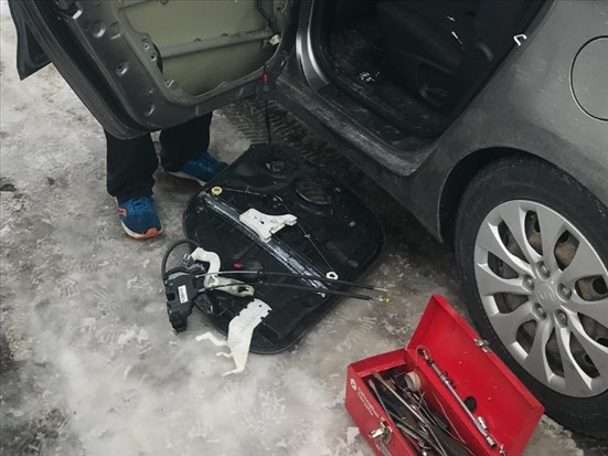 Il se déplace chez vous pour réparer votre auto 