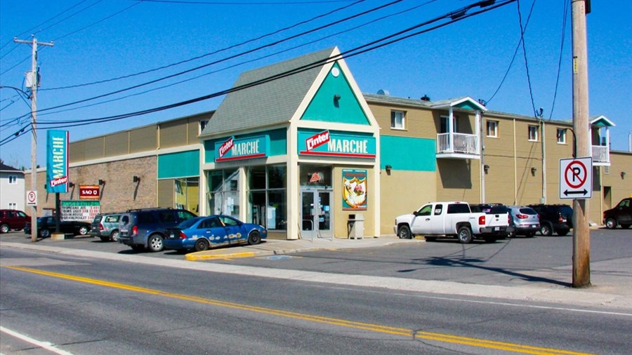 L'Intermarché de Saint-Ambroise temporairement fermé après l'effondrement partiel de son toit