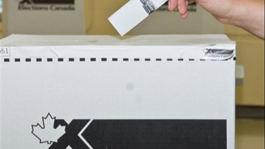 Les libéraux de Carney décrochent la majorité aux Communes