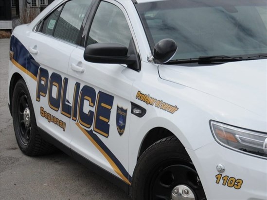 Un conducteur reçoit une amende de 1 500 $ pour avoir transporté des passagers dans la boîte de son camion