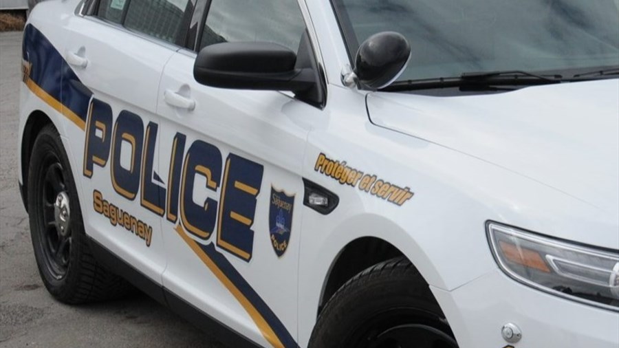 Un conducteur reçoit une amende de 1 500 $ pour avoir transporté des passagers dans la boîte de son camion