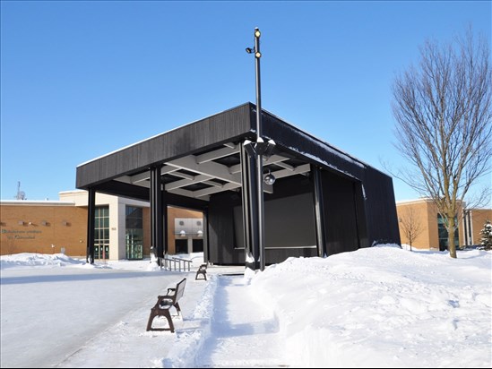 Saguenay renonce à remplacer l’écran géant de la Place du citoyen