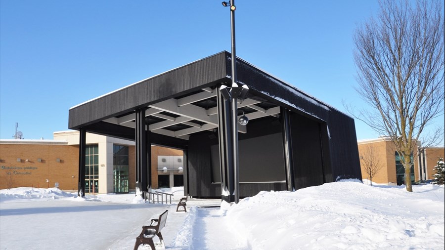 Saguenay renonce à remplacer l’écran géant de la Place du citoyen