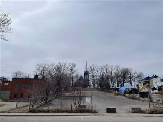 Le projet de logements devant l’église Saint-Édouard ira de l’avant