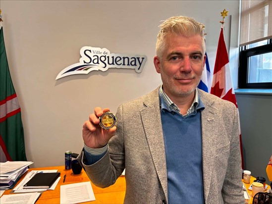 Saguenay instaure des jetons de reconnaissance pour souligner l’engagement citoyen