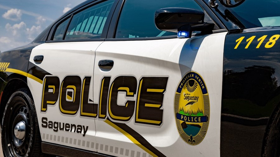Incendies de véhicules à Chicoutimi : trois arrestations effectuées