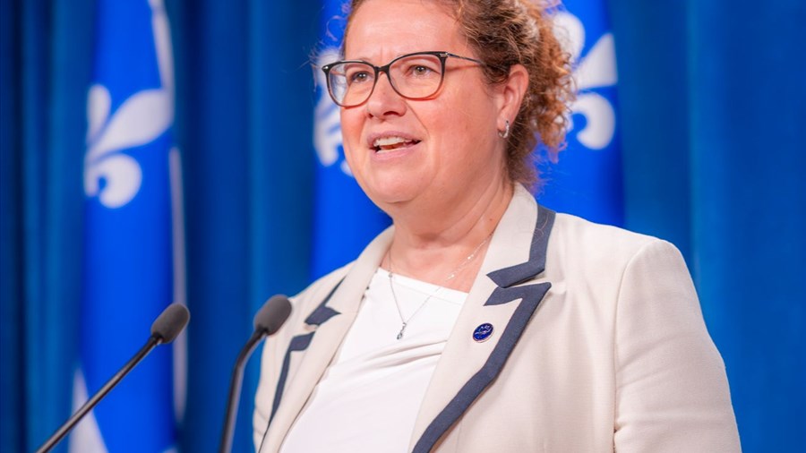 La députée de Chicoutimi dénonce l’éloignement des régions du pouvoir