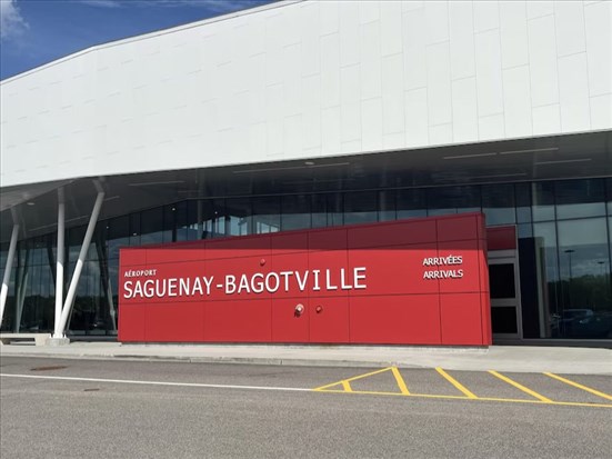 Courte escale à Bagotville pour quatre Canadiens