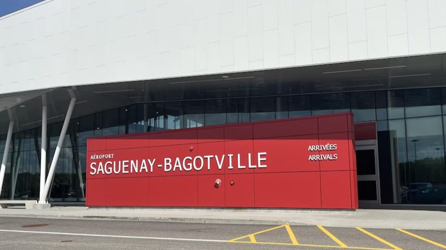 Courte escale à Bagotville pour quatre Canadiens