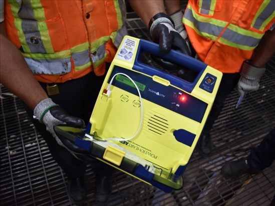 Trois nouveaux défibrillateurs externes déployés à Jonquière 