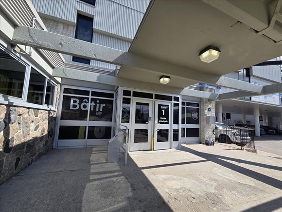 Une cour d’école transformée à la force des bras à Jonquière