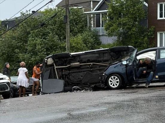 Collision impliquant trois véhicules à Chicoutimi 