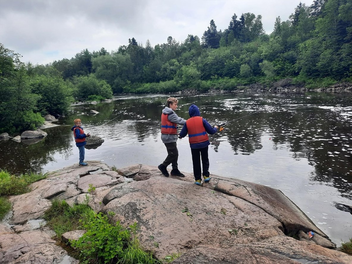 Près de 100 jeunes initiés à la pêche à Saguenay