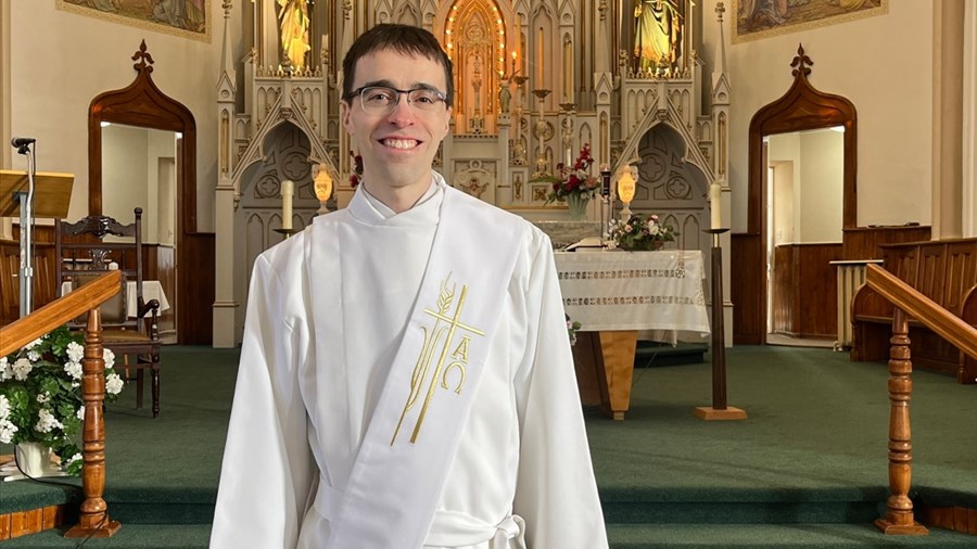 Un caméraman de Saguenay deviendra prêtre ce weekend