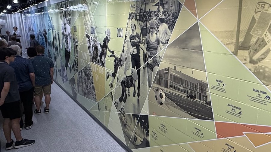 Une murale sportive soulignant 100 ans de sport au Saguenay inaugurée