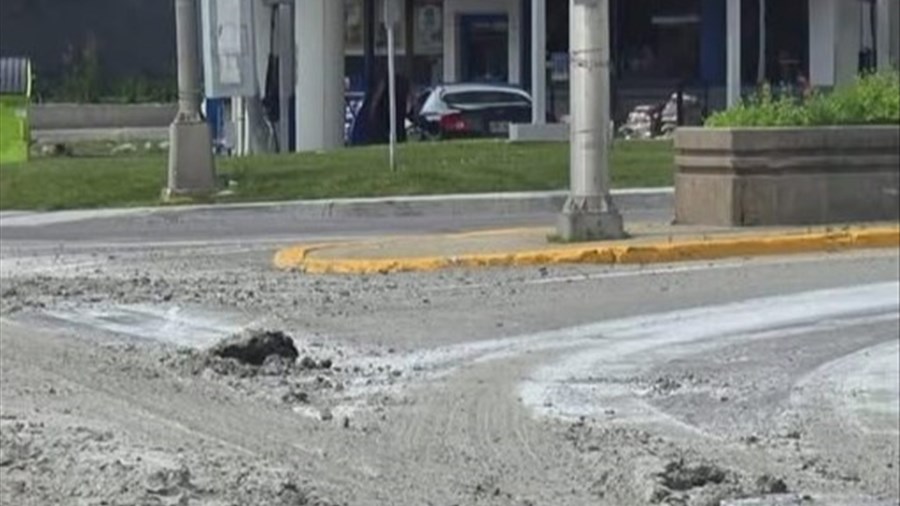 Des résidus de béton en plein pont Dubuc et sur le boulevard