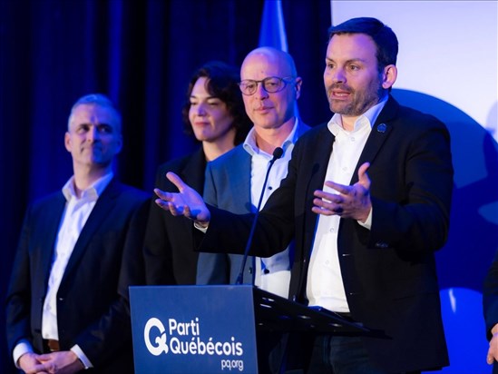 Le PQ promet d’améliorer l’accès aux soins et au transport en région