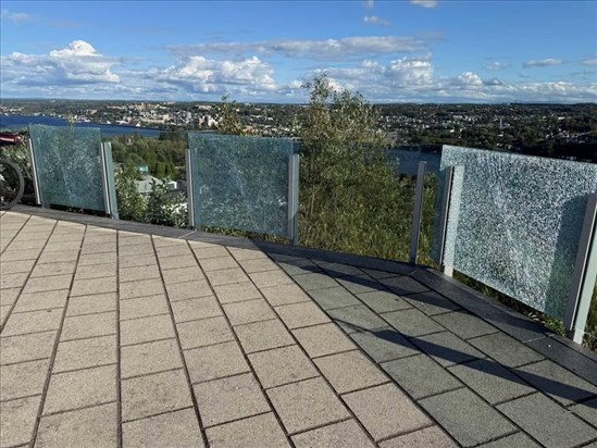 Des vitres de la Croix de Sainte-Anne vandalisées à Chicoutimi