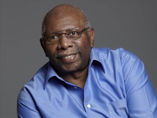  Le drapeau du Québec mis en berne en hommage au pianiste Oliver Jones